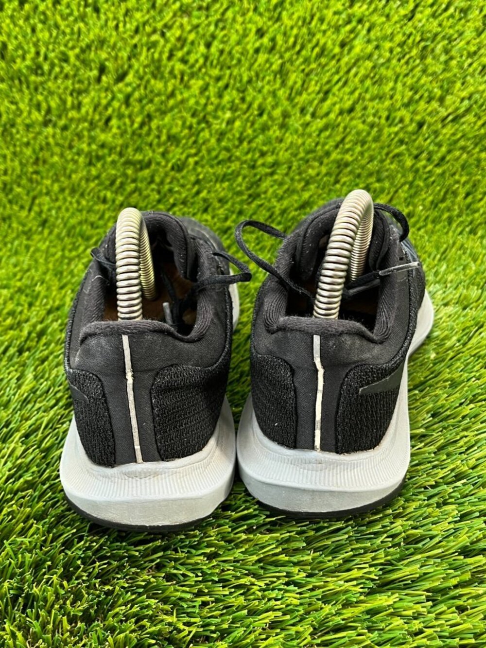 Nike Quest Womens Size 5.5 Black White Athletic Walking Running Shoes Sneakers - Picture 6 of 10